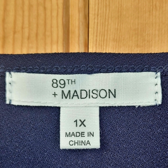 89th + Madison Lattice Sleeve Navy Blue Top Size 1X - Picture 4 of 6